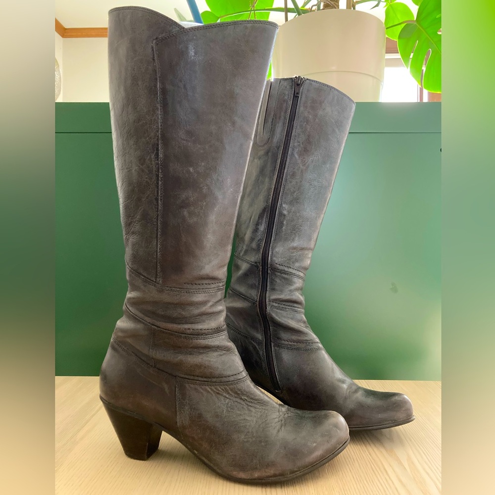 Fidji Grey Taupe Leather Knee High Stacked Heel Boots Size 8.5
